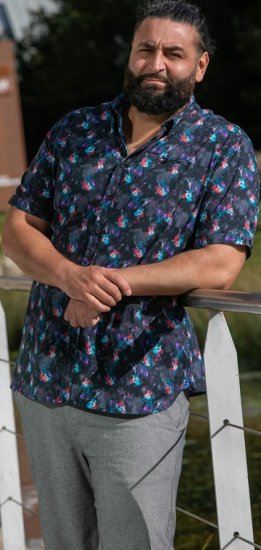 D555 Farnborough Short Sleeve Guitar AOP Shirt With Hidden Button Down Black - Camisas - Camisas 2XL-10XL