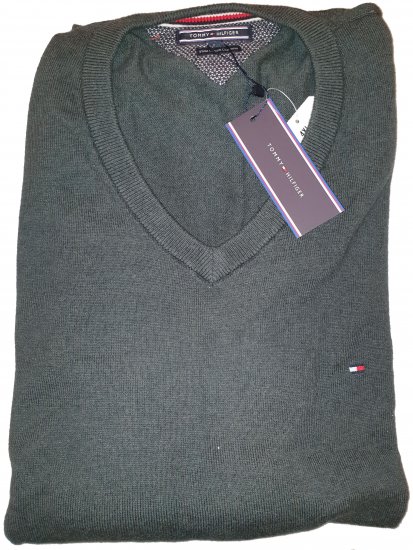 Tommy Hilfiger Cashmere Sweater - La loca oferta de abril de Motley - 