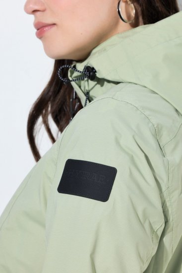 Ulla Popken 835132 Chaqueta técnica HYPRAR en línea A con capucha desmontable Verde salvia claro - Chaquetas - Chaquetas para mujer en tallas grandes