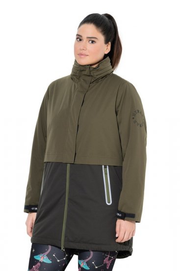 Ulla Popken 843480 Abrigo técnico HYPRAR bicolor con capucha Verde oliva - Abrigos - Abrigos de talla grande