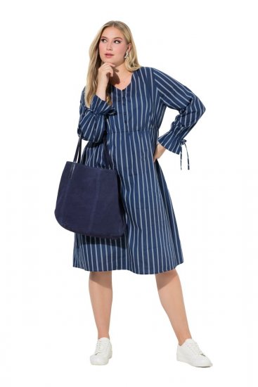 Ulla Popken 845863 Vestido de rayas con cuello de pico Azul marino - Vestidos - Vestidos para todas las tallas
