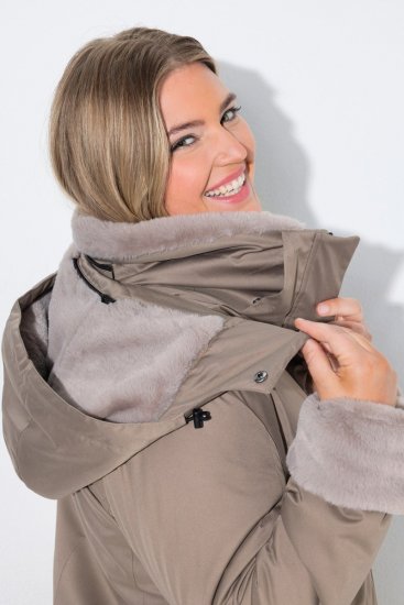 Ulla Popken 850509 Chaqueta de pelo sintético Topo - Chaquetas - Chaquetas para mujer en tallas grandes
