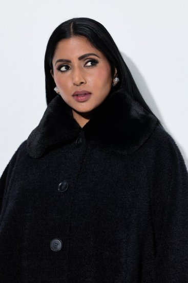 Ulla Popken 852644 Chaqueta capa con ribete de pelo sintético Negro - Ponchos y capas - 