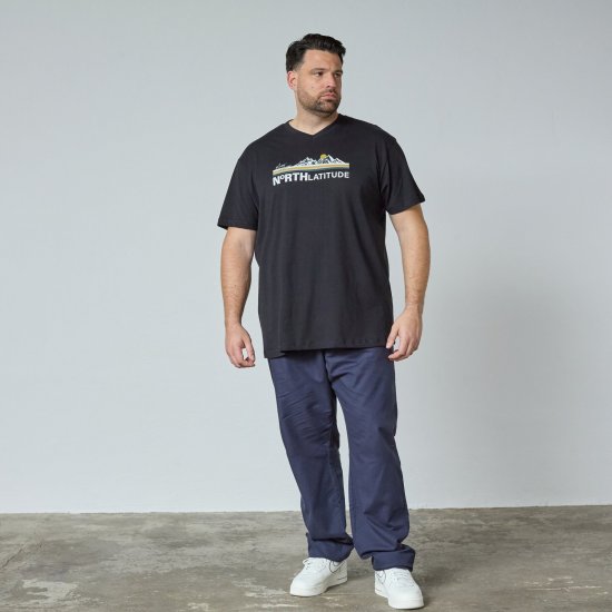 North Latitude Mountain T-Shirt V-Neck Negro - TALL camisas - Camisetas para hombres altos