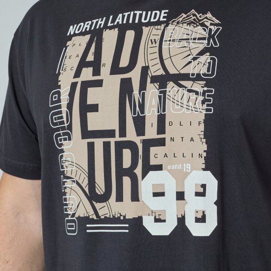 North Latitude Adventure 98 Graphic Tee Negro - Camisetas - Camisetas - 2XL-14XL