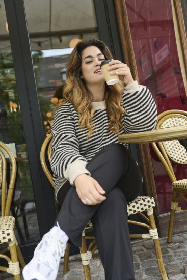 Kaffe Curve Jenna Leggings acampanados Negro intenso - Vaqueros & Pantalones de Mujer Tallas Grandes – Plus Size - 