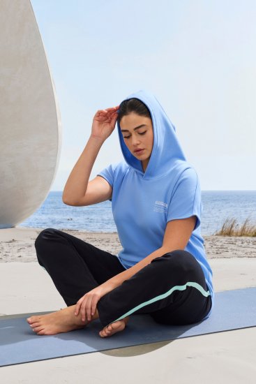 Ulla Popken Quick Drying Short Sleeve Hoodie Light Blue - Sudaderas y hoodies - 