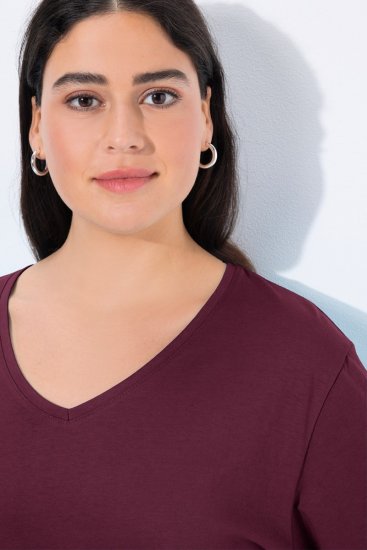 Ulla Popken Back To Basics V-Neck Relaxed Fit Cotton Tee Dark Berry - Camisetas - Camisetas para mujer