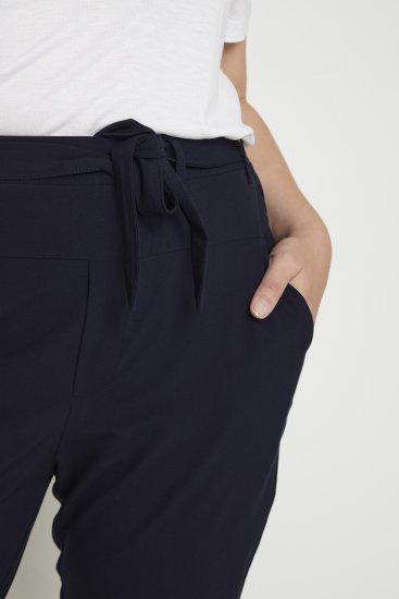 Kaffe Curve Jia Pantalones con cinturón Azul marino medianoche - Vaqueros & Pantalones de Mujer Tallas Grandes – Plus Size - 