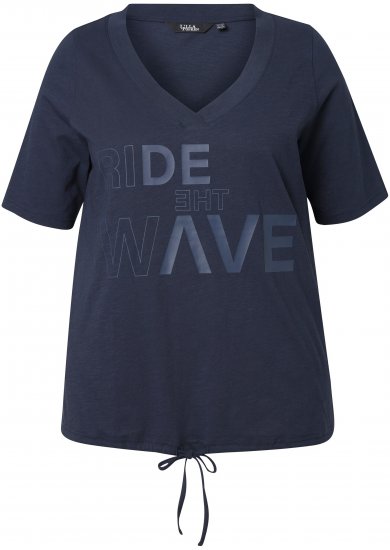Ulla Popken Ride The Wave Short Sleeve V-Neck Graphic Tee Navy Blue - Camisetas estampadas para mujer - 