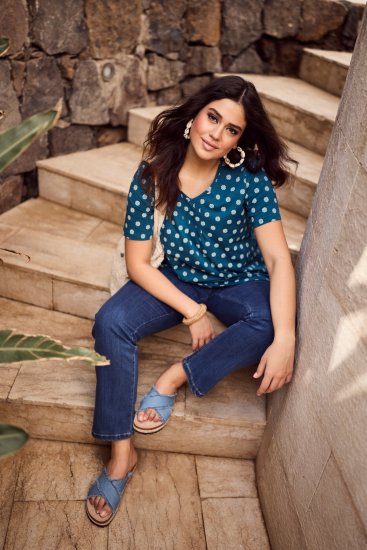 Ulla Popken Tile Print Short Sleeve Pleated Tee Teal - Camisetas estampadas para mujer - 